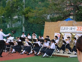 ����W���j�A�o���h�E��o�������w�Z���t�y���̍������t